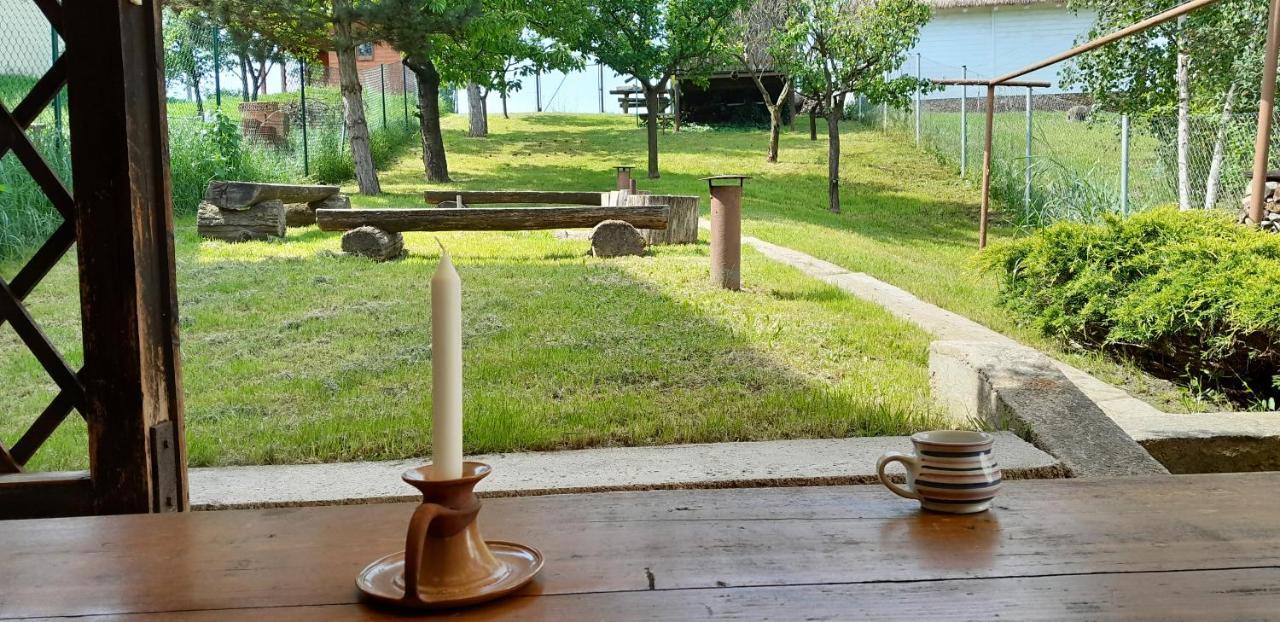 Ubytovani Na Sklepe U Prochazku Pouzdrany Exterior foto